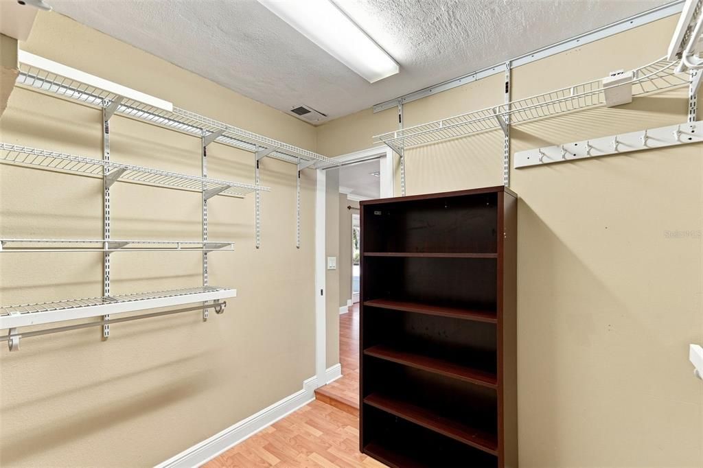 For Sale: $297,900 (3 beds, 2 baths, 1213 Square Feet)