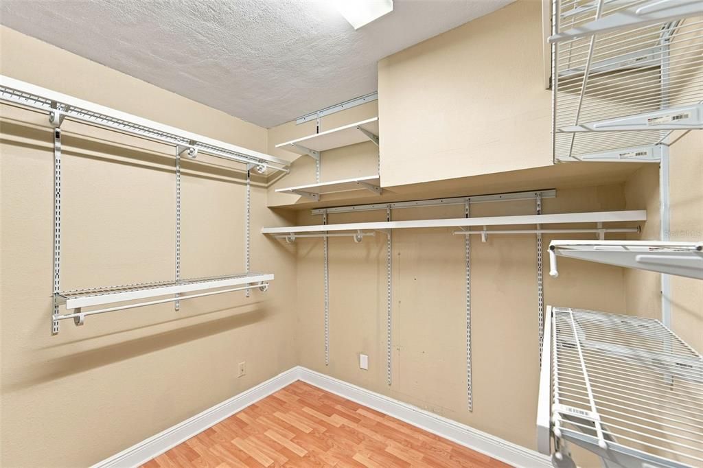 For Sale: $297,900 (3 beds, 2 baths, 1213 Square Feet)