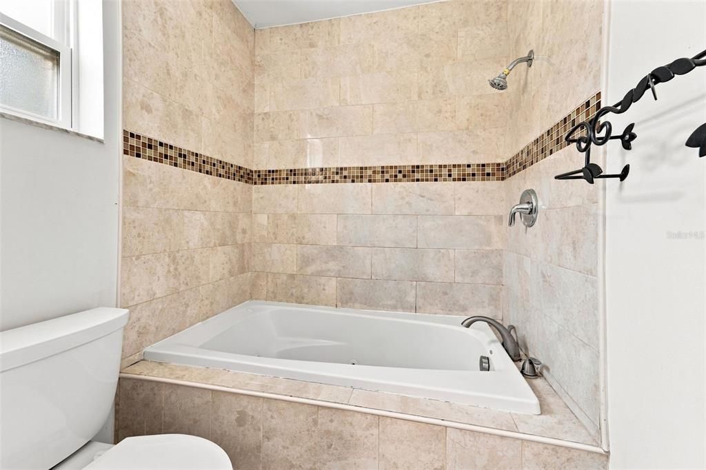 For Sale: $297,900 (3 beds, 2 baths, 1213 Square Feet)