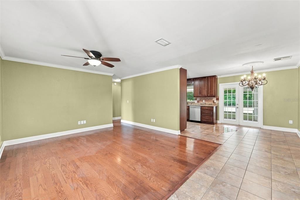 For Sale: $297,900 (3 beds, 2 baths, 1213 Square Feet)