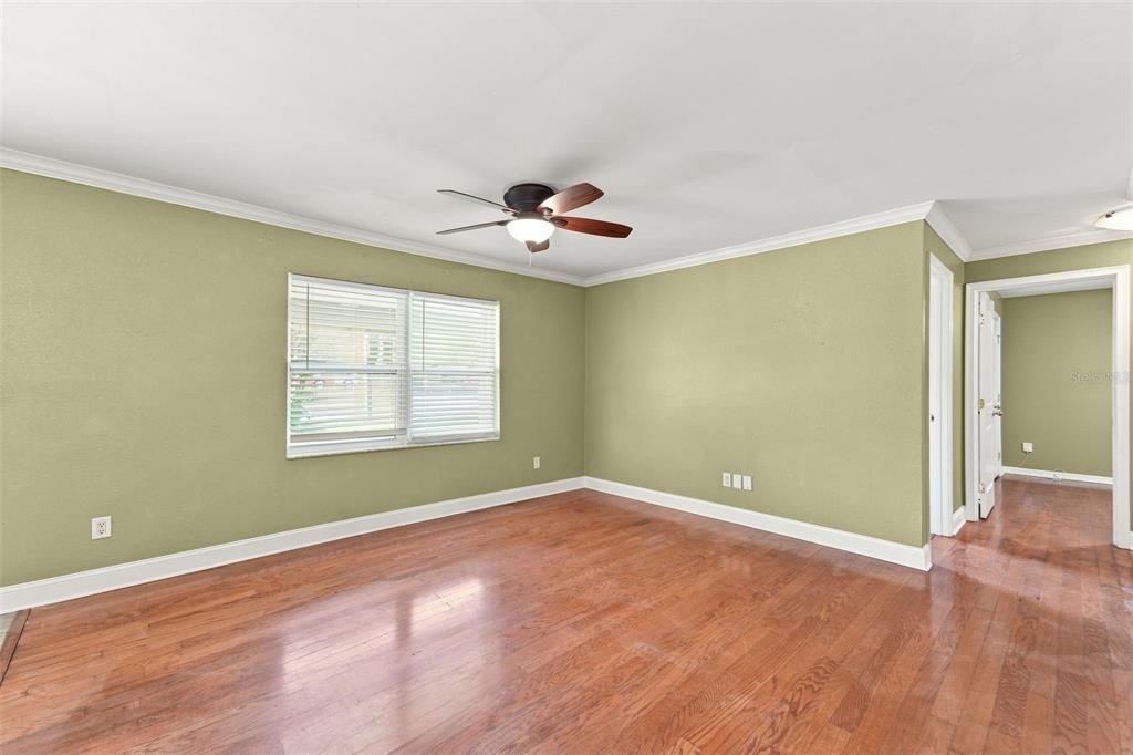 For Sale: $297,900 (3 beds, 2 baths, 1213 Square Feet)