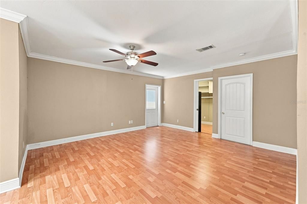 For Sale: $297,900 (3 beds, 2 baths, 1213 Square Feet)