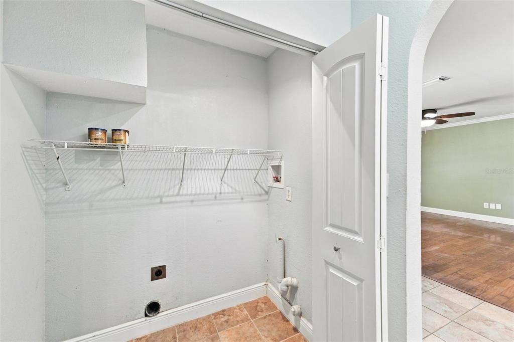 For Sale: $297,900 (3 beds, 2 baths, 1213 Square Feet)