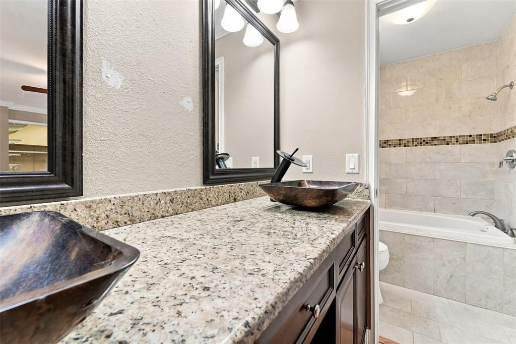 For Sale: $297,900 (3 beds, 2 baths, 1213 Square Feet)