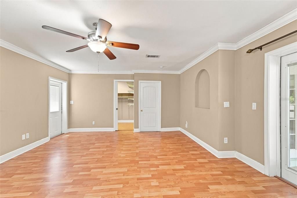 For Sale: $297,900 (3 beds, 2 baths, 1213 Square Feet)