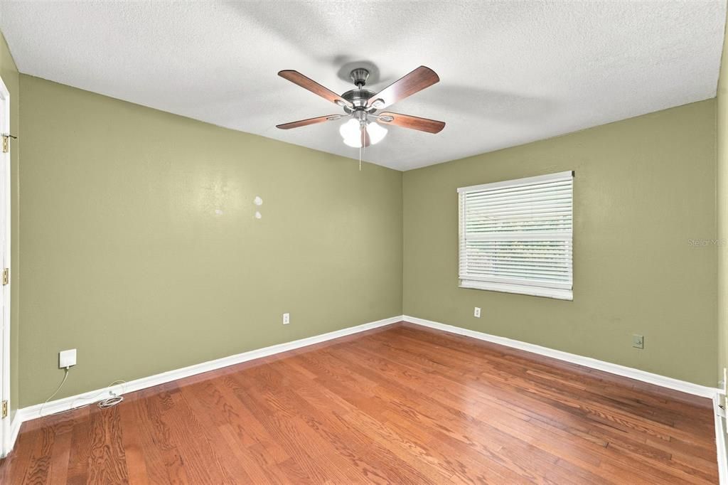 For Sale: $297,900 (3 beds, 2 baths, 1213 Square Feet)