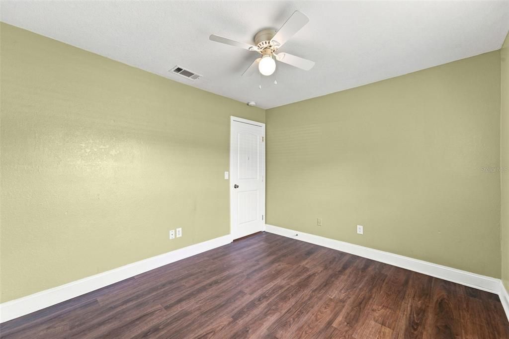 For Sale: $297,900 (3 beds, 2 baths, 1213 Square Feet)