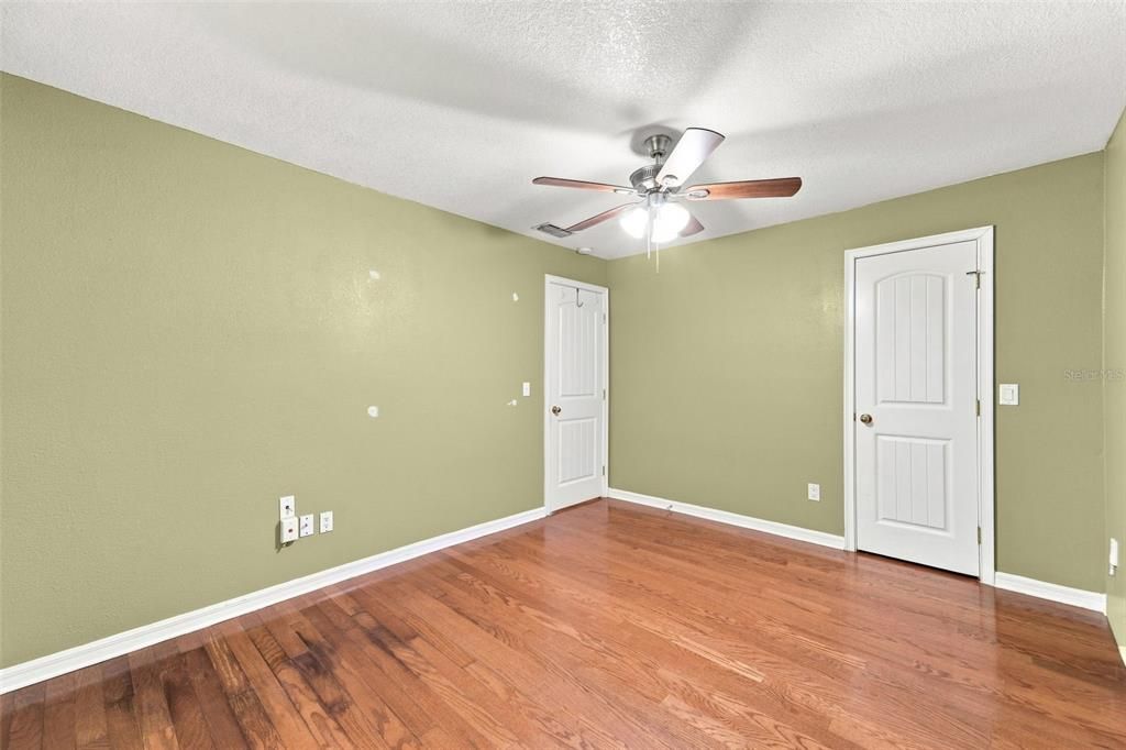 For Sale: $297,900 (3 beds, 2 baths, 1213 Square Feet)