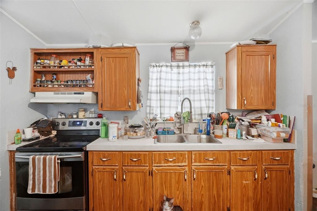 Active With Contract: $179,900 (3 beds, 2 baths, 1152 Square Feet)