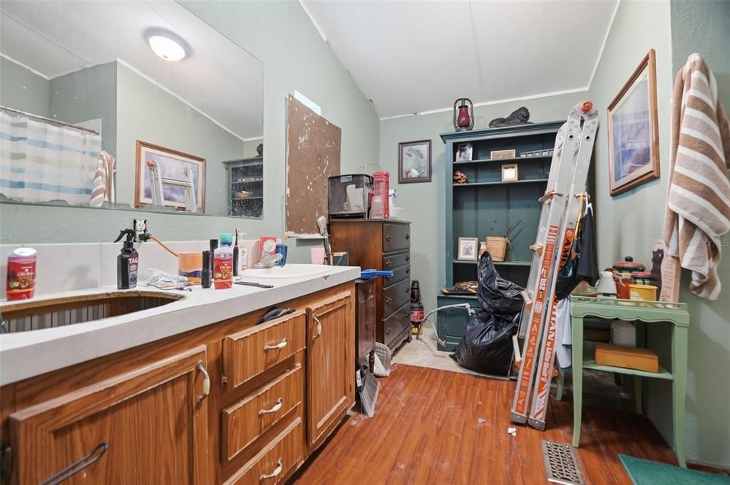 Active With Contract: $179,900 (3 beds, 2 baths, 1152 Square Feet)