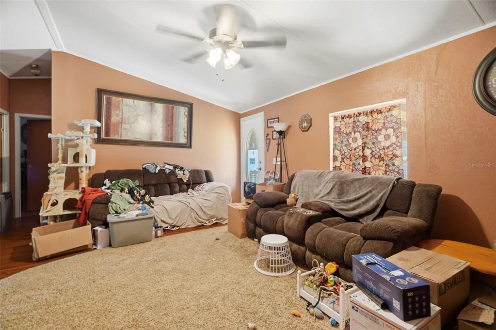 Active With Contract: $179,900 (3 beds, 2 baths, 1152 Square Feet)