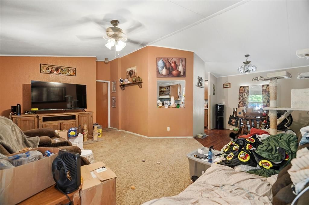 Active With Contract: $179,900 (3 beds, 2 baths, 1152 Square Feet)