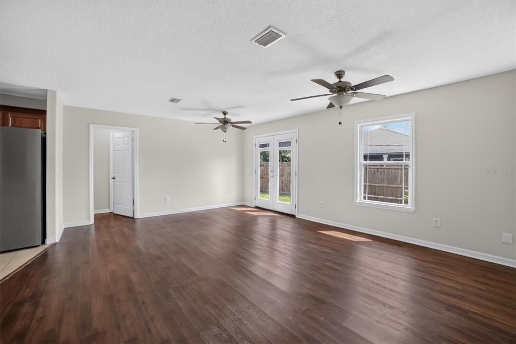 For Sale: $239,990 (3 beds, 2 baths, 1356 Square Feet)