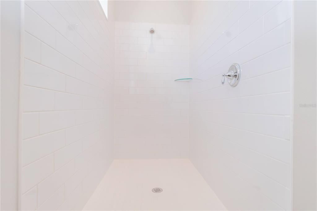 For Rent: $2,550 (4 beds, 2 baths, 1928 Square Feet)