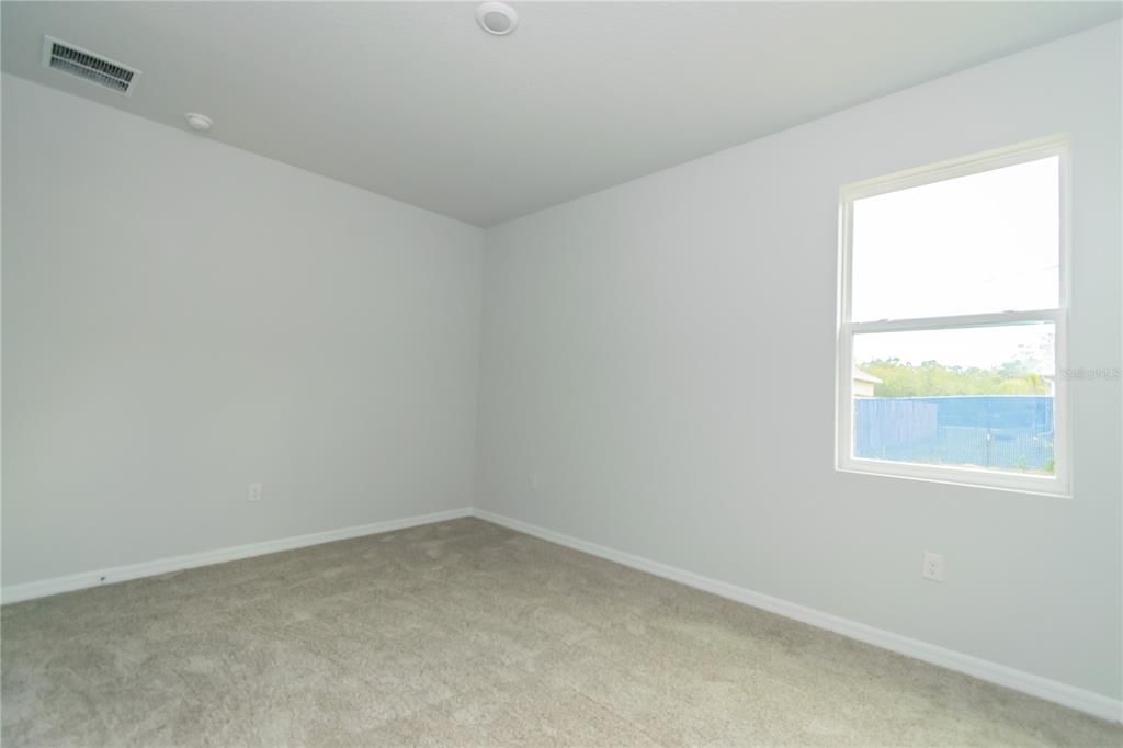 For Rent: $2,550 (4 beds, 2 baths, 1928 Square Feet)