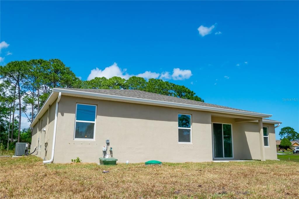 For Rent: $2,550 (4 beds, 2 baths, 1928 Square Feet)