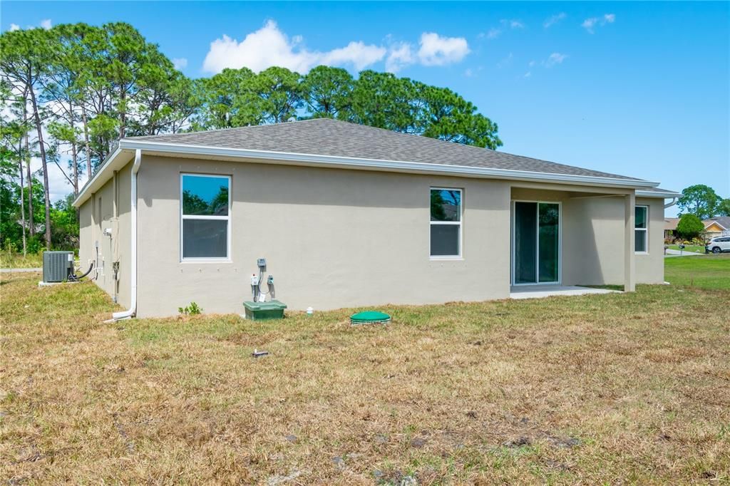 For Rent: $2,550 (4 beds, 2 baths, 1928 Square Feet)