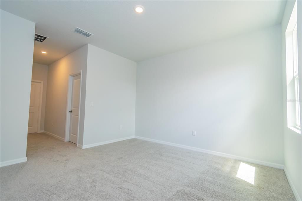 For Rent: $2,550 (4 beds, 2 baths, 1928 Square Feet)