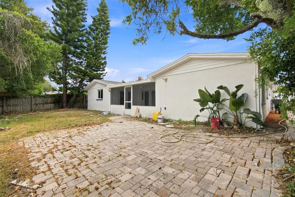 En Venta: $315,000 (4 camas, 2 baños, 1612 Pies cuadrados)