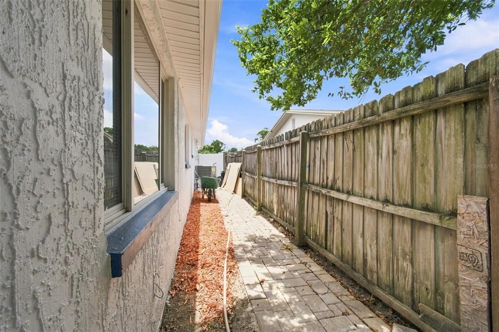 En Venta: $315,000 (4 camas, 2 baños, 1612 Pies cuadrados)