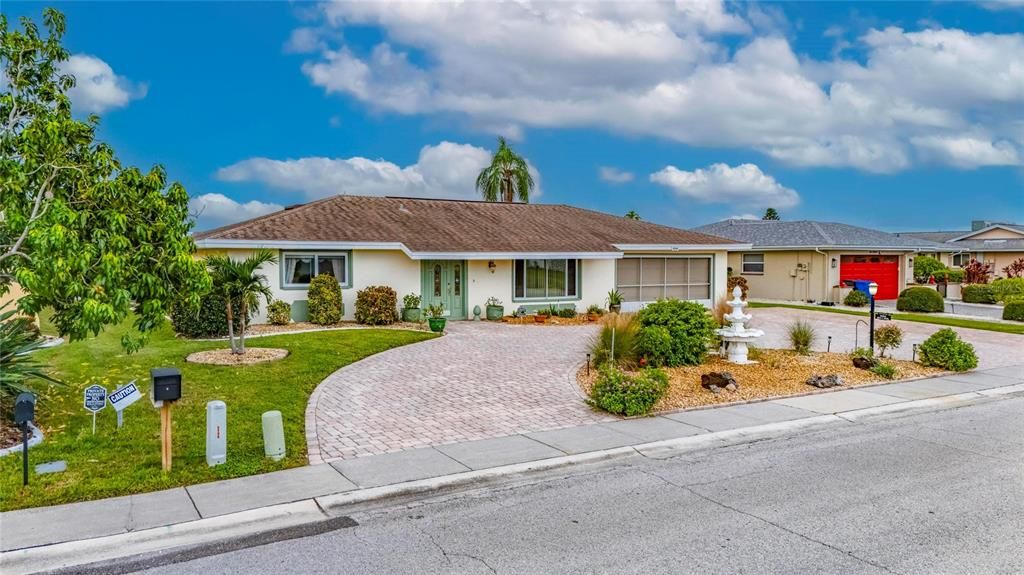 For Sale: $410,000 (3 beds, 2 baths, 2302 Square Feet)