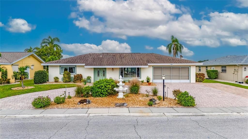 For Sale: $410,000 (3 beds, 2 baths, 2302 Square Feet)