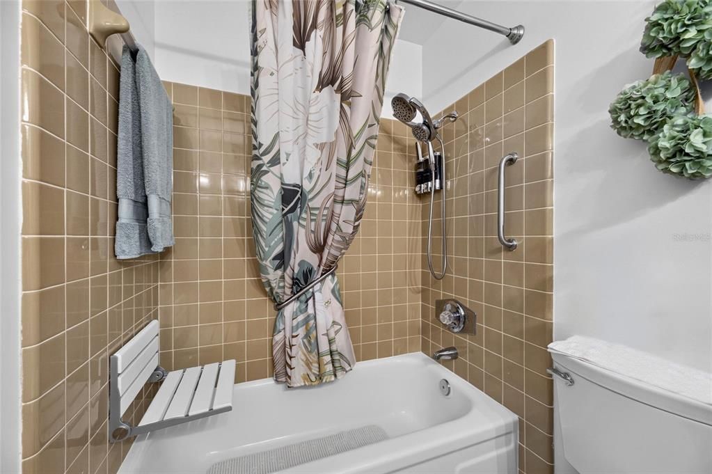 For Sale: $410,000 (3 beds, 2 baths, 2302 Square Feet)