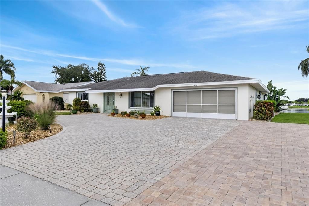 For Sale: $410,000 (3 beds, 2 baths, 2302 Square Feet)