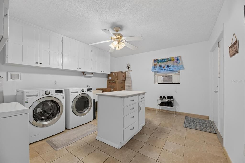 For Sale: $410,000 (3 beds, 2 baths, 2302 Square Feet)