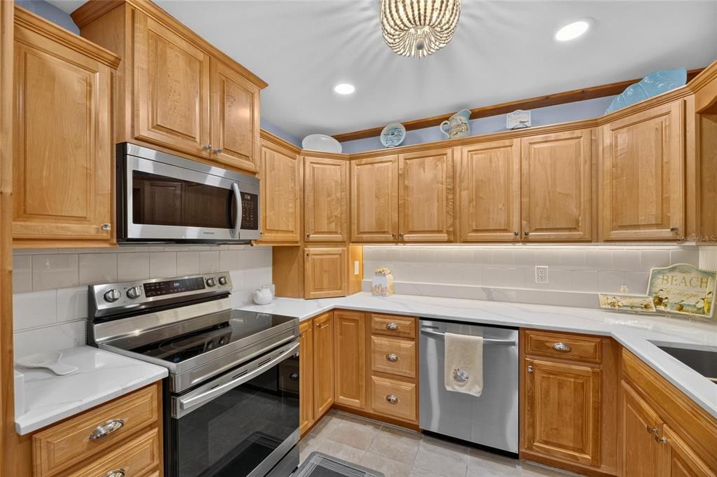 For Sale: $410,000 (3 beds, 2 baths, 2302 Square Feet)