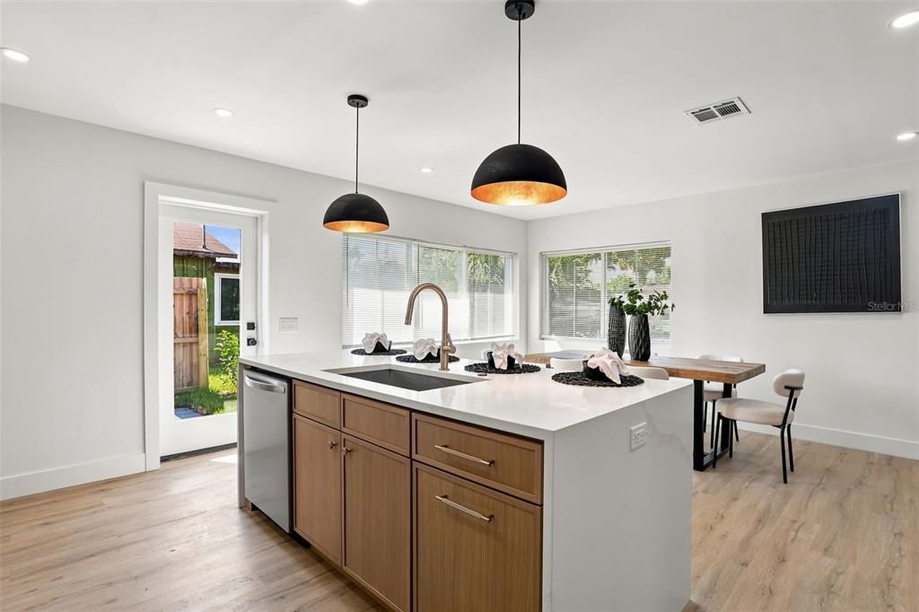 For Sale: $689,000 (3 beds, 3 baths, 1794 Square Feet)