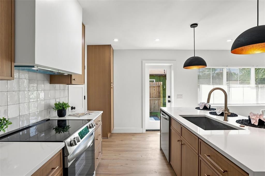 For Sale: $689,000 (3 beds, 3 baths, 1794 Square Feet)