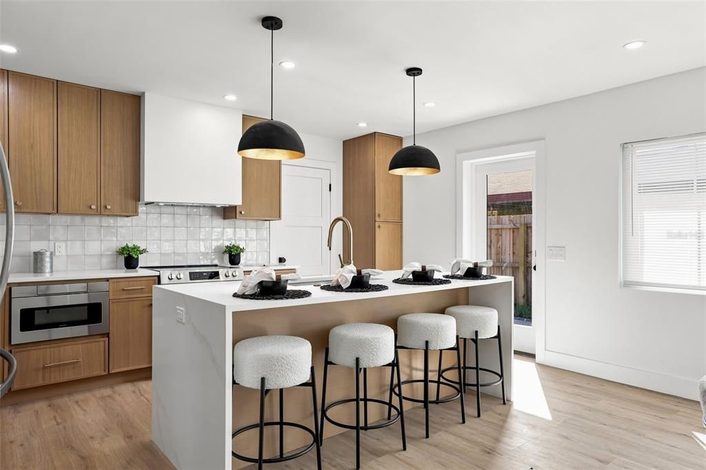 For Sale: $689,000 (3 beds, 3 baths, 1794 Square Feet)