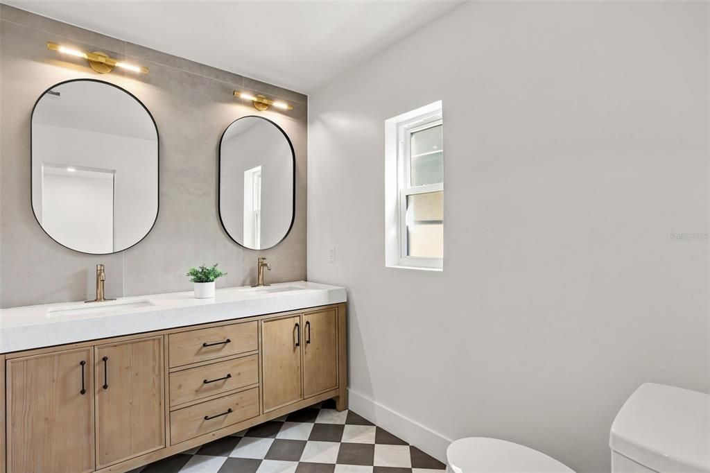 For Sale: $689,000 (3 beds, 3 baths, 1794 Square Feet)