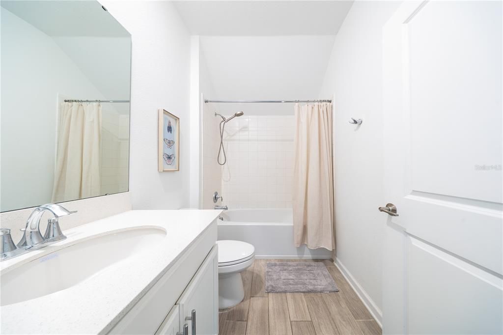En Venta: $399,900 (4 camas, 3 baños, 2044 Pies cuadrados)