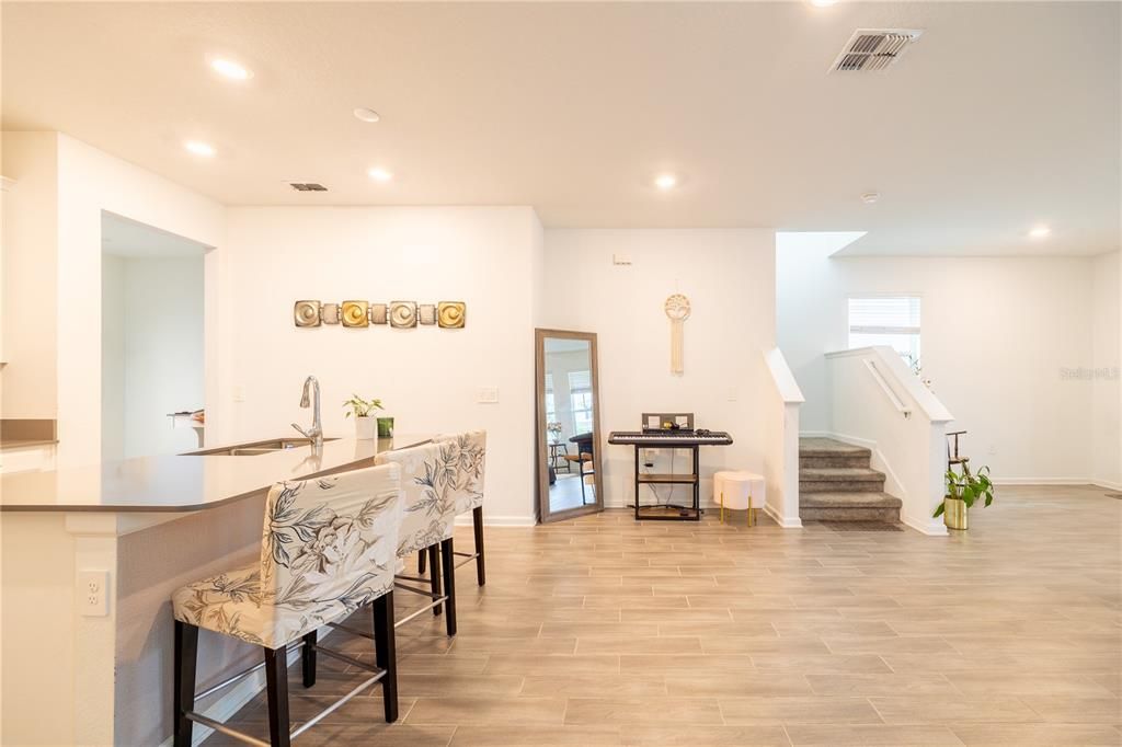 En Venta: $399,900 (4 camas, 3 baños, 2044 Pies cuadrados)