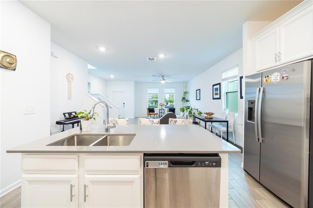 En Venta: $399,900 (4 camas, 3 baños, 2044 Pies cuadrados)