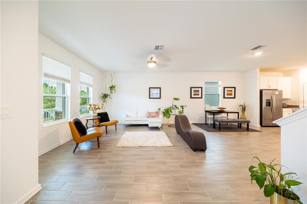 En Venta: $399,900 (4 camas, 3 baños, 2044 Pies cuadrados)