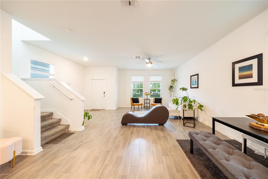 En Venta: $399,900 (4 camas, 3 baños, 2044 Pies cuadrados)
