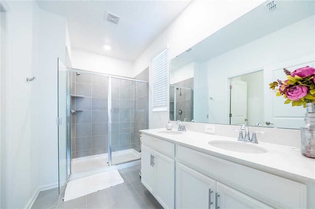 En Venta: $399,900 (4 camas, 3 baños, 2044 Pies cuadrados)