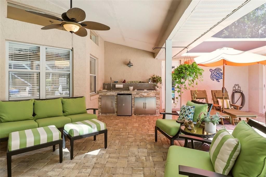 En Venta: $575,000 (4 camas, 2 baños, 2785 Pies cuadrados)