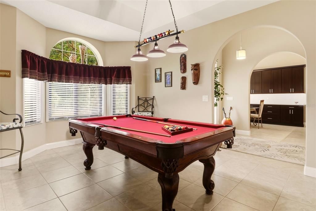 En Venta: $575,000 (4 camas, 2 baños, 2785 Pies cuadrados)
