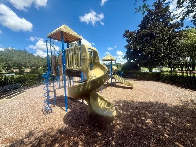 For Rent: $1,700 (3 beds, 2 baths, 1864 Square Feet)