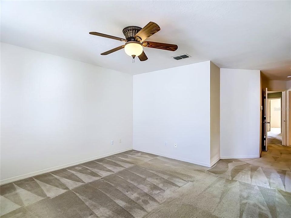 For Sale: $330,000 (4 beds, 2 baths, 1724 Square Feet)