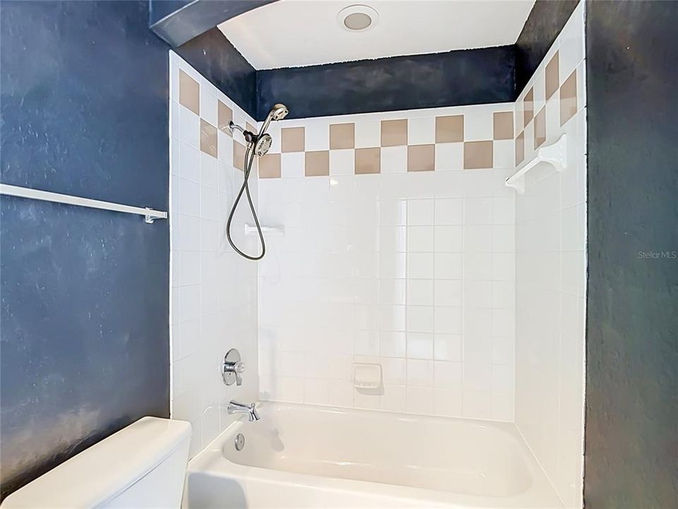 For Sale: $330,000 (4 beds, 2 baths, 1724 Square Feet)