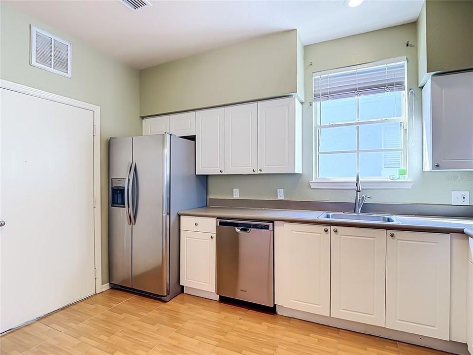 For Sale: $330,000 (4 beds, 2 baths, 1724 Square Feet)