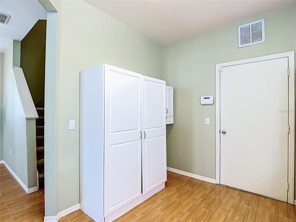 For Sale: $330,000 (4 beds, 2 baths, 1724 Square Feet)