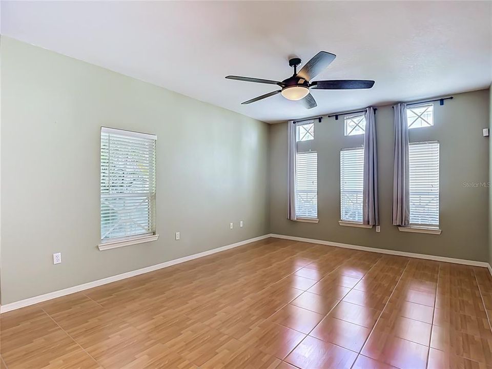 For Sale: $330,000 (4 beds, 2 baths, 1724 Square Feet)