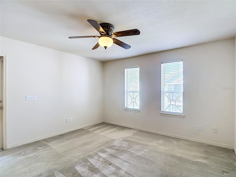 For Sale: $330,000 (4 beds, 2 baths, 1724 Square Feet)