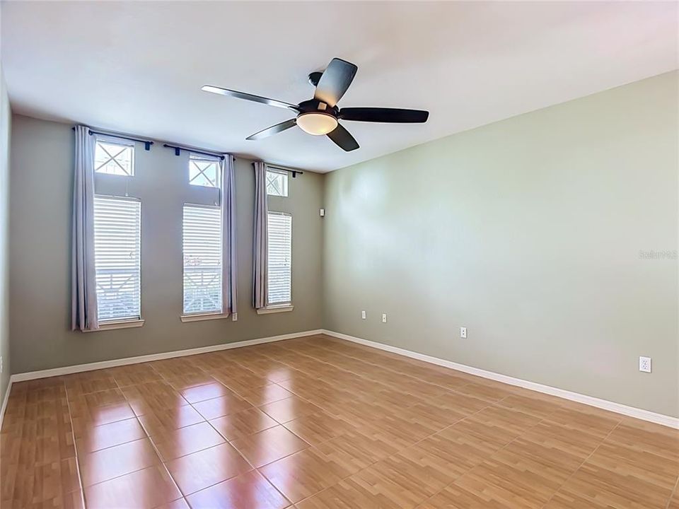 For Sale: $330,000 (4 beds, 2 baths, 1724 Square Feet)